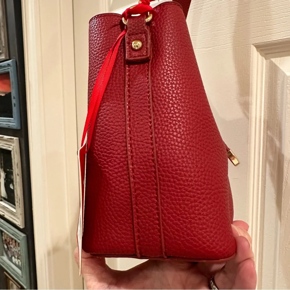 Montana West Red Crossbody Bag with Textured Material and Gold Hardware